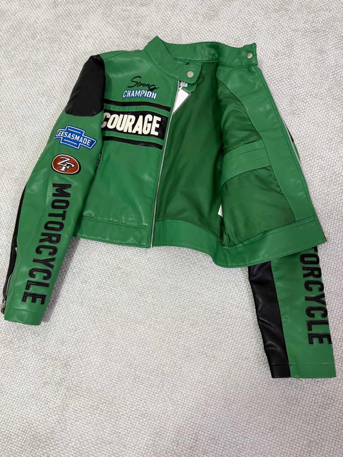CASACA MUJER CROP ESTILO RACING VERDE