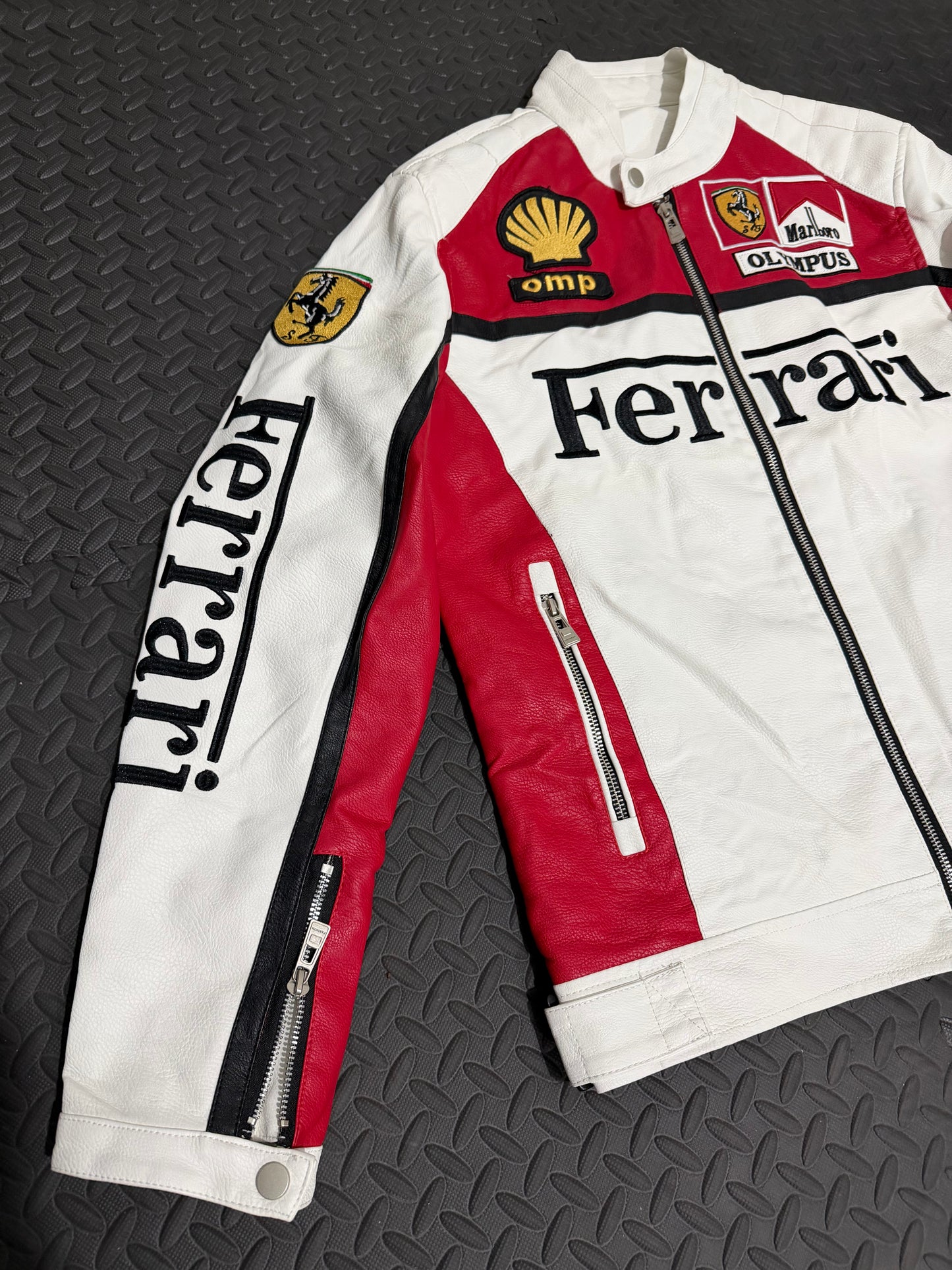 CASACA HOMBRE FERRARI MARLBORO OLYMPUS BLANCO/ROJO PREMIUM